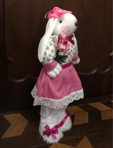 Imagem 1 de 4 de Coelha Decorativa Em Pé Cor De Rosa 50cm
