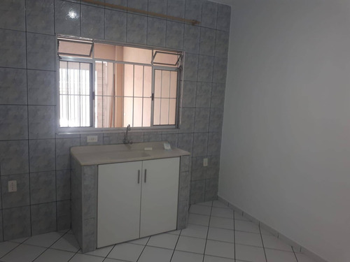 Imagem 3 de 10 de Casa Muito Bem Localizada !!! - 107