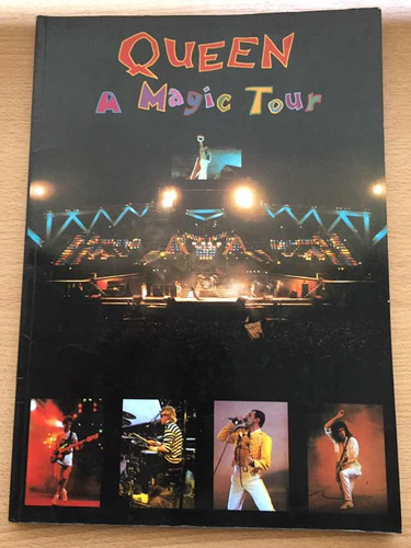 Queen A Magic Tour - Libro De Gira