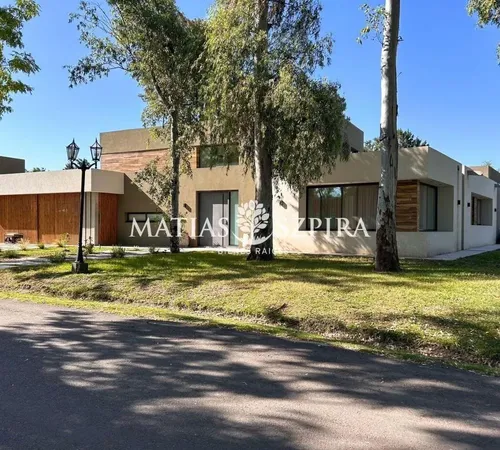 Foto 2 — Casa 4 Ambientes. | Andres Chazarreta 1130