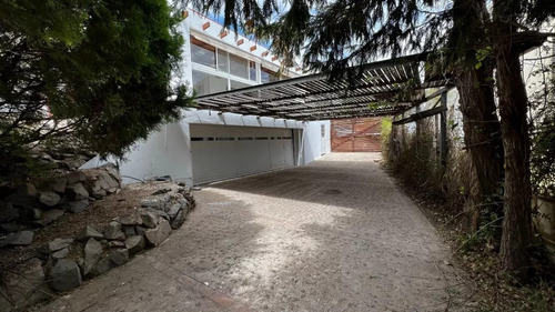 Casa En Venta En B° Cerrado La Arbolada