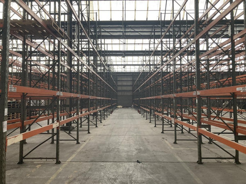 Imagen 4 de 11 de Depósito Y Oficinas Con Racks / Panamericana