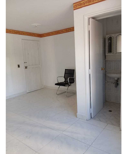 Se Vende Oficina Amplia En El Centro, Excelente Ubicacion