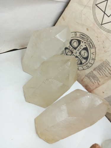 0025 Se Vende Puntas De Cuarzo Cristal Tamaño Grande