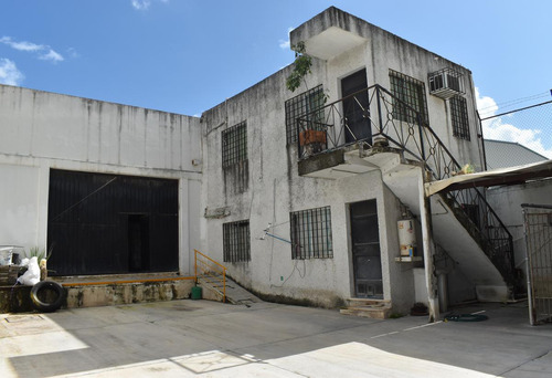 Se Vende Local En Cancún Tipo Showroom Con Bodega A Pie De Carretera C2703