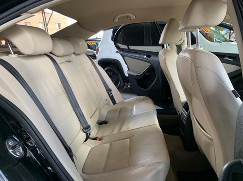 Volkswagen Jetta 2.0 Comfortline Flex 4p Automática