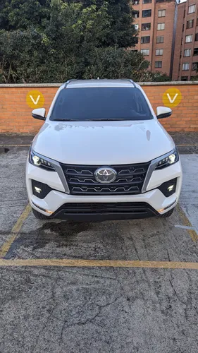 Fortuner 2.4 Sr, Diesel 4x2, Automatíca. Placa Termina En 4.
