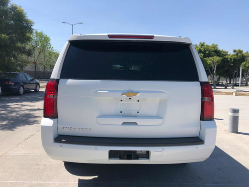 Imagen 12 de 13 de Chevrolet Suburban 2017 5.4 Lt Piel Blanca At