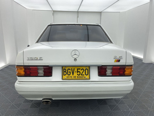 Imagen 9 de 25 de Mercedes Benz 190 E 2.6