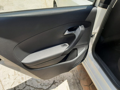 Imagen 7 de 7 de Volkswagen Vento 2016 1.6 Comfortline Mt