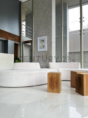 Venta De Departamento En Boulevard, Excelente Vista. Con Cochera