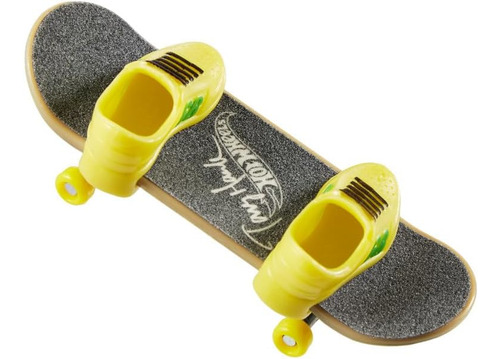 Mattel Hot Wheels Mini Monopatín Con Zapatillas Modelos Surt