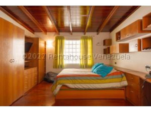 #23-26069 Espectacular Casa Ubicada La Urbanizacion Prados Del Este