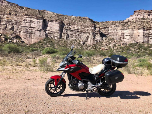 Imagen 12 de 23 de Honda Nc700 Equipada Con Baul Trasero Givi Y Laterales Givi