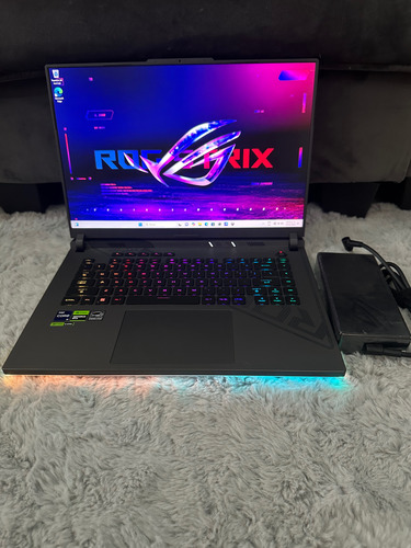 Laptop Asus Rog Strix Core I9-13980hx 1tb 16gb Ram Rtx 4070 Plateado (Usado)