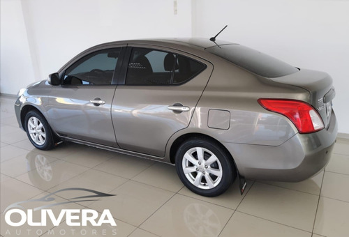 Nissan Versa Extra Full