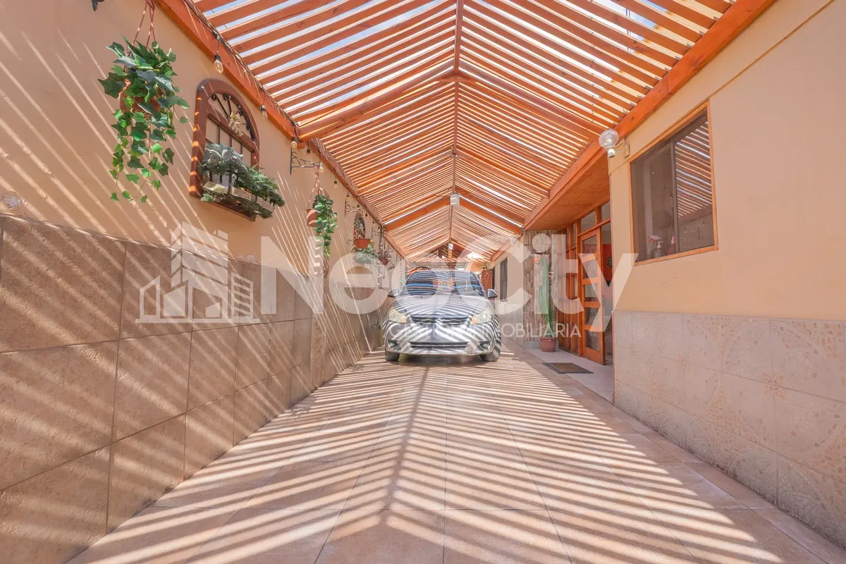 Imagen 2 de 29 de Amplia Casa En Venta En Pasaje Pedro Morán