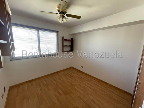 Alquilo Amplio Apartamento En Manzanares #25-11713