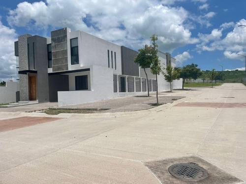 Terreno En Venta En Villas De Bernalejo, Irapuato, Gto.