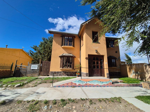 Venta Casa Y Monoambiente. Muy Amplio. Esquel.