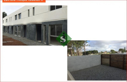 Venta De Apartamento Cerca Del Centro De Maldonado, 2 Dormitorios, Baño, Estacionamiento.- Ref: 168172
