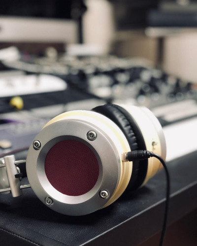 Auriculares Referencia Multimodo Avantone Con Vari-vo Color Crema