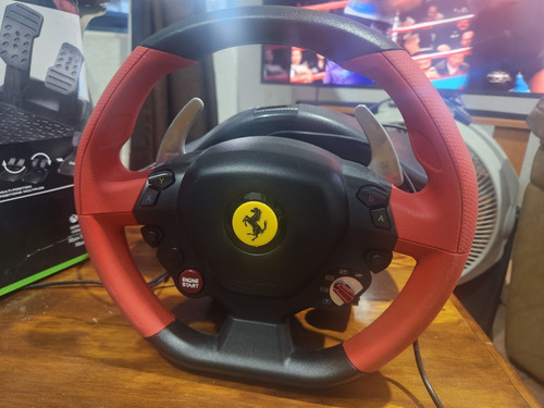 Volante Con Pedales  Marca Thrustmaster