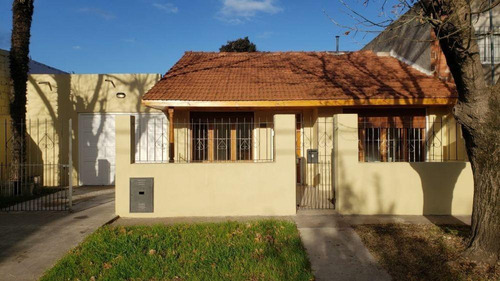 Casa En Venta - 2 Dormitorios 1 Baño - 205mts2 - Mar Del Plata