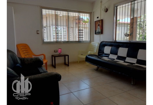 En Venta Casa Con Piscina En Higuerote + Anexo (pe)