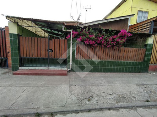 Casa En Venta De 6 Dorm/ 3b/e. En Lo Espejo