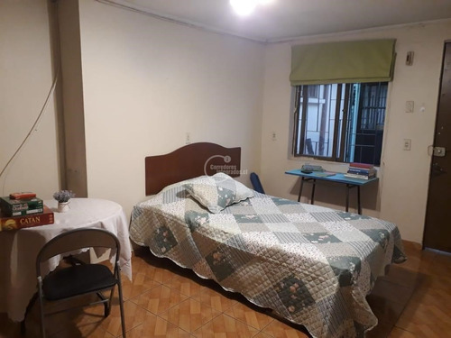 Casa En Venta 4 Dorm. 3 B En Macul (a 1 Cuadra De Vic. Mac)