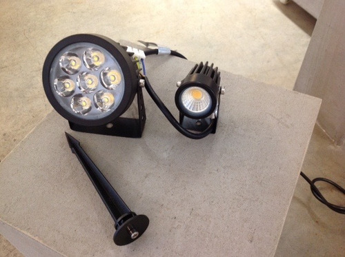 Imagen 2 de 4 de Spot Jabalina Led 3w Cálida - Aluminio - Con Estaca