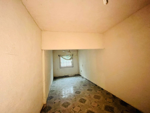 Casa En Venta En Veracruz Con Hab. En P. B. Y Alberca Col. Astilleros