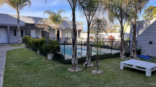 Complejo En Pueblo Liebig Con Piscina