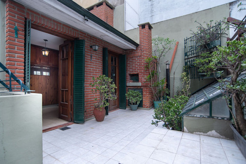 Venta Casa Con Local Y Quincho, La Plata