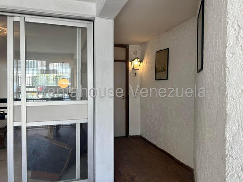 Se Vende Casa Para Remodelar ,de 3 Niveles ,ubicada En San Bernardino 25-17282