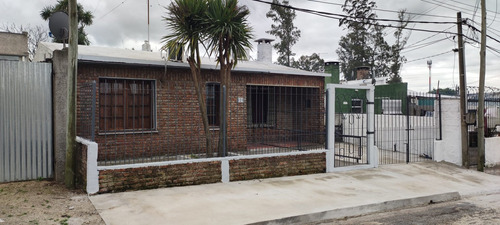 Dueño Vende Casa,  2 Dorm, Gran Fondo.