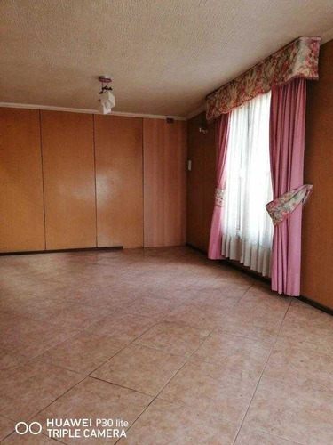 Casa De Esquina Con Excelente Ubicación