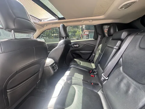 Jeep Cherokee 3.2 Longitude Plus