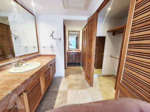 Departamento En Venta/renta, 3 Recámaras, Vista A Laguna, Isla Dorada, Cancún