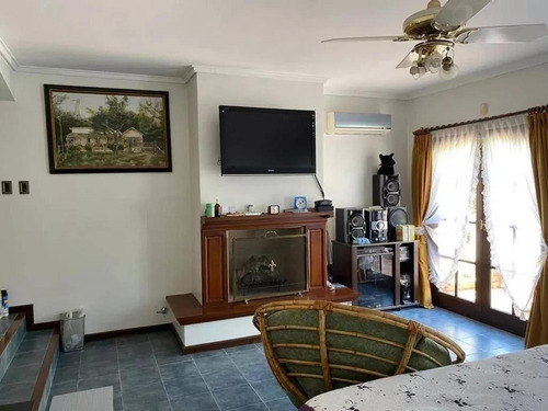 Casa En Venta - 2 Dormitorios 3 Baños - Cochera - 2.400mts2 - Sierra De Los Padres