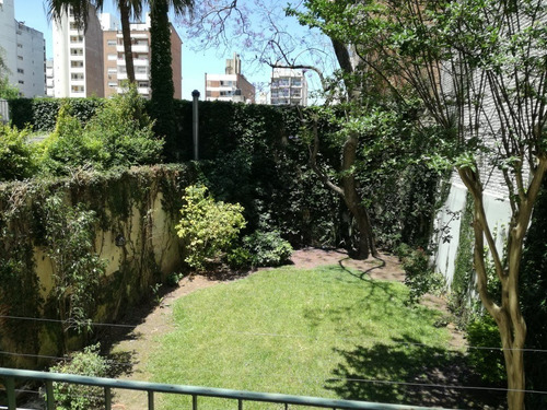 Casa Amplia. 4 Dormitorios. Patio Y Jardín.
