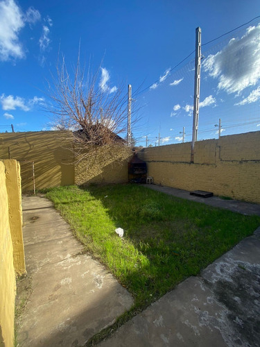 Imagen 17 de 17 de En Venta Casa 3 Amb Con Gge P/ 2 Autos, Amplio Fondo Libre, Terraza Y Local En Lanus (136)