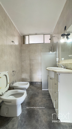 Oportununidad - Venta Amplio Departamento De 100m2 - 2 Dormitorios Mas Comodin Mas Cochera