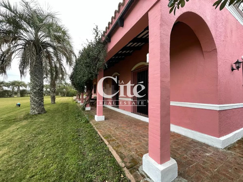 Espectacular Chacra A Min De Pde Con Casa Principal. Habitación Indep. Casa De Húespedes. Piscina, Cancha De Padel, Barbacoa Y Parrillero Abierto.