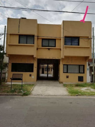 Imagen 13 de 30 de 132 Entre 64 Y 65. Departamento De Dos Dormitorios En Venta, Los Hornos.-