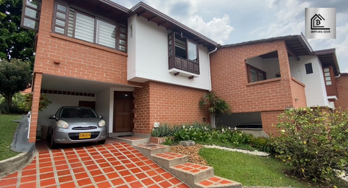 Hermosa Casa En Venta En Exclusivo Sector De Envigado, Urbanización Privada, Rodeada De Naturaleza Y Tranquilidad.