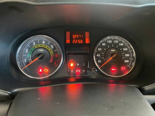 Imagen 12 de 13 de Renault Clio Mio 1.2 Confort 5 Ptas. Año 2016. Unca Mano