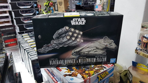 Imagen 3 de 3 de 1/1000 Blockade Runner & 1/350 Milennium Falcon Bandai