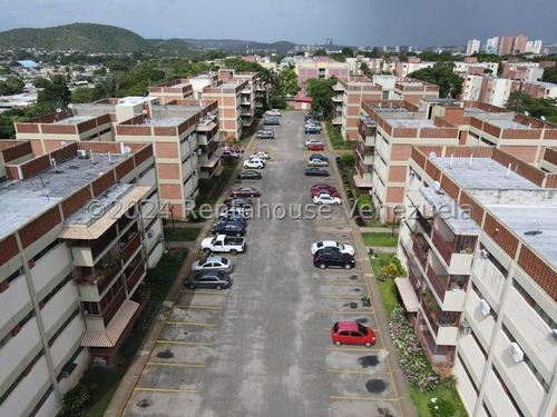 Kl Vende Amplio Y Cómodo Apartamento En  La Urb. Bararida #24-20556